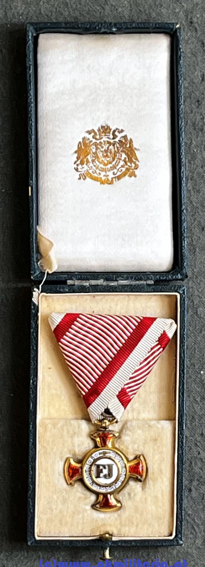 k.u.k. Goldenes Verdienstkreuz im Etui! - BACHRUCH mit grünem ETUI!!
