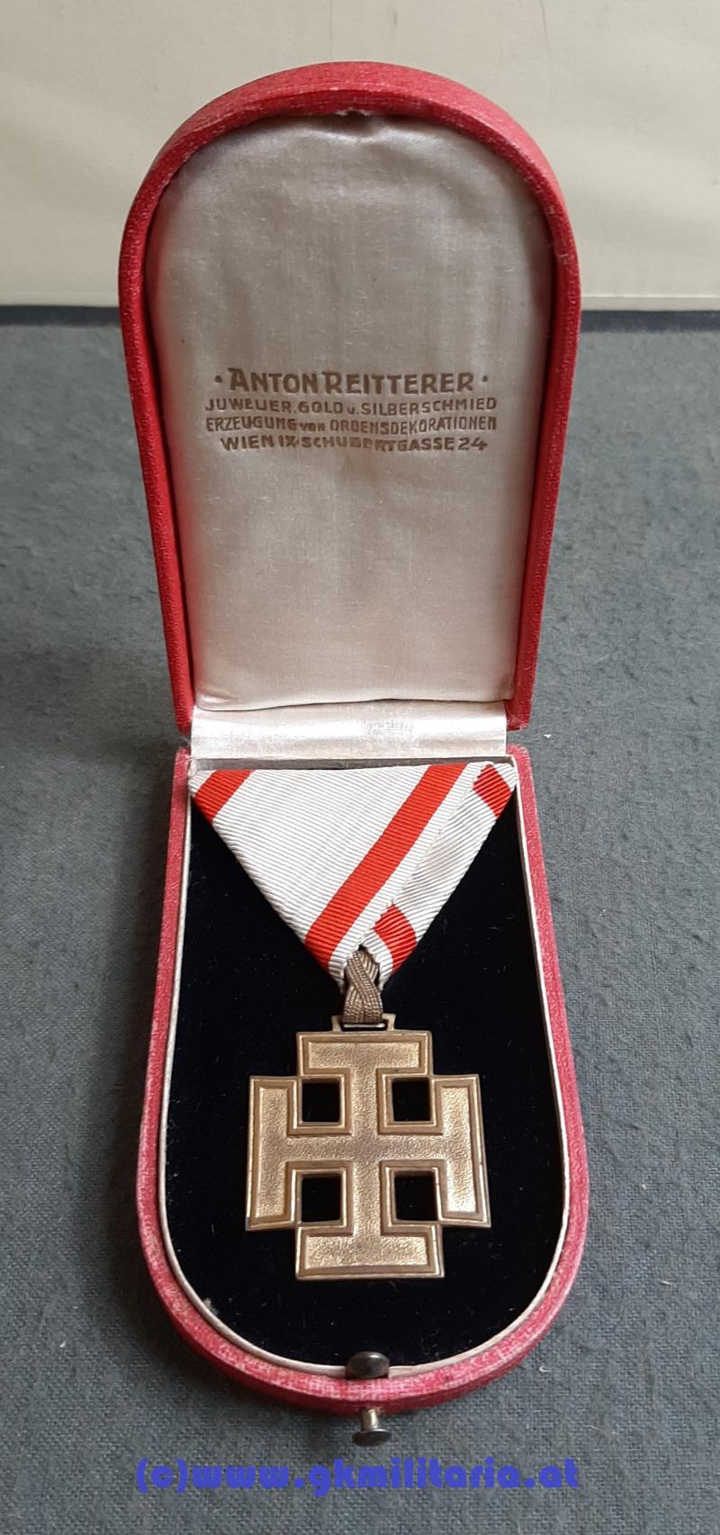 Bundesstaat - Österreichisches Goldenes Verdienstzeichen im Original Etui!!