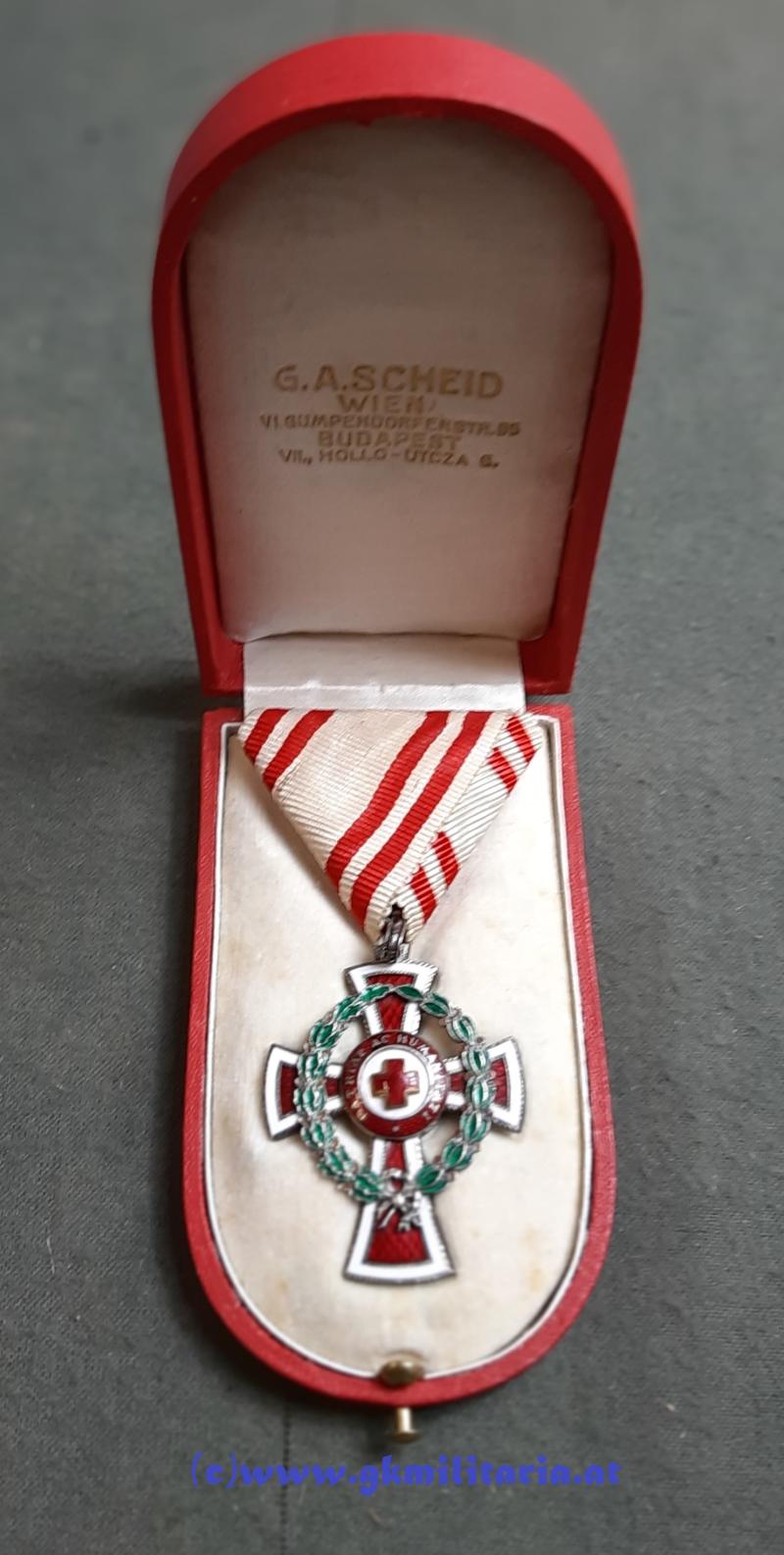 k.u.k. Ehrenzeichen des Roten Kreuzes II. Klasse mit KD im Etui! - Seltene Variante mit Sternpunze!!!