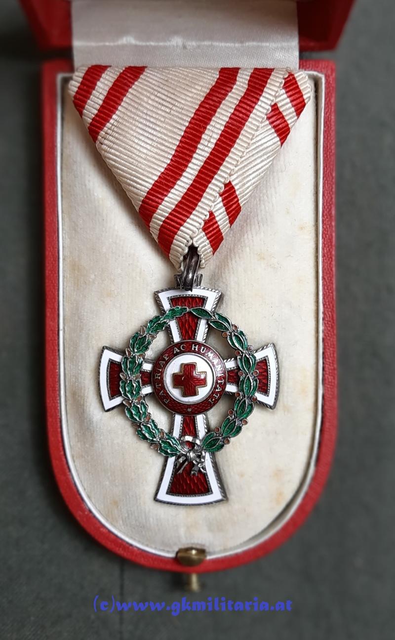 k.u.k. Ehrenzeichen des Roten Kreuzes II. Klasse mit KD im Etui! - Seltene Variante mit Sternpunze!!!