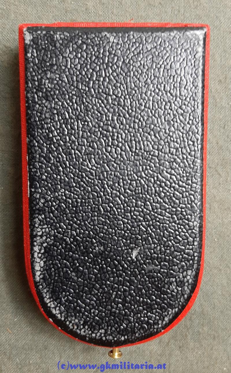 k.u.k. Ehrenzeichen des Roten Kreuzes II. Klasse mit KD im Etui! - Seltene Variante mit Sternpunze!!!