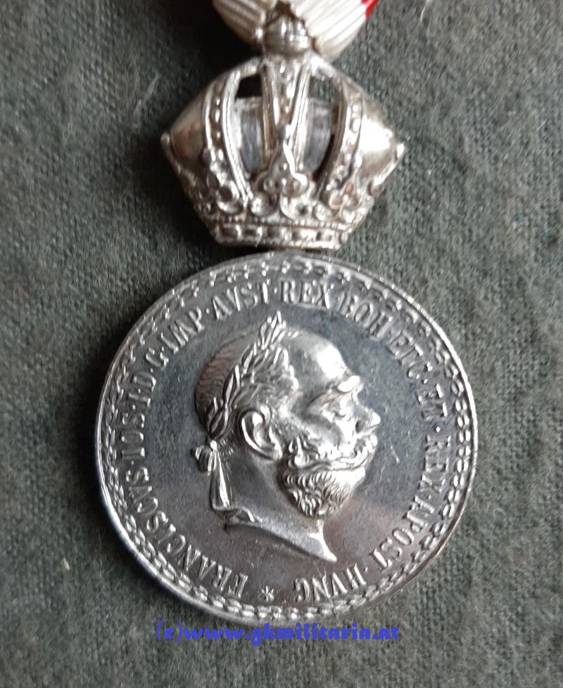 k.u.k. Silberne Militärverdienstmedaille Kaiser Franz Josef I. m. Schwertern - im varianten Etui Tiller Wien -