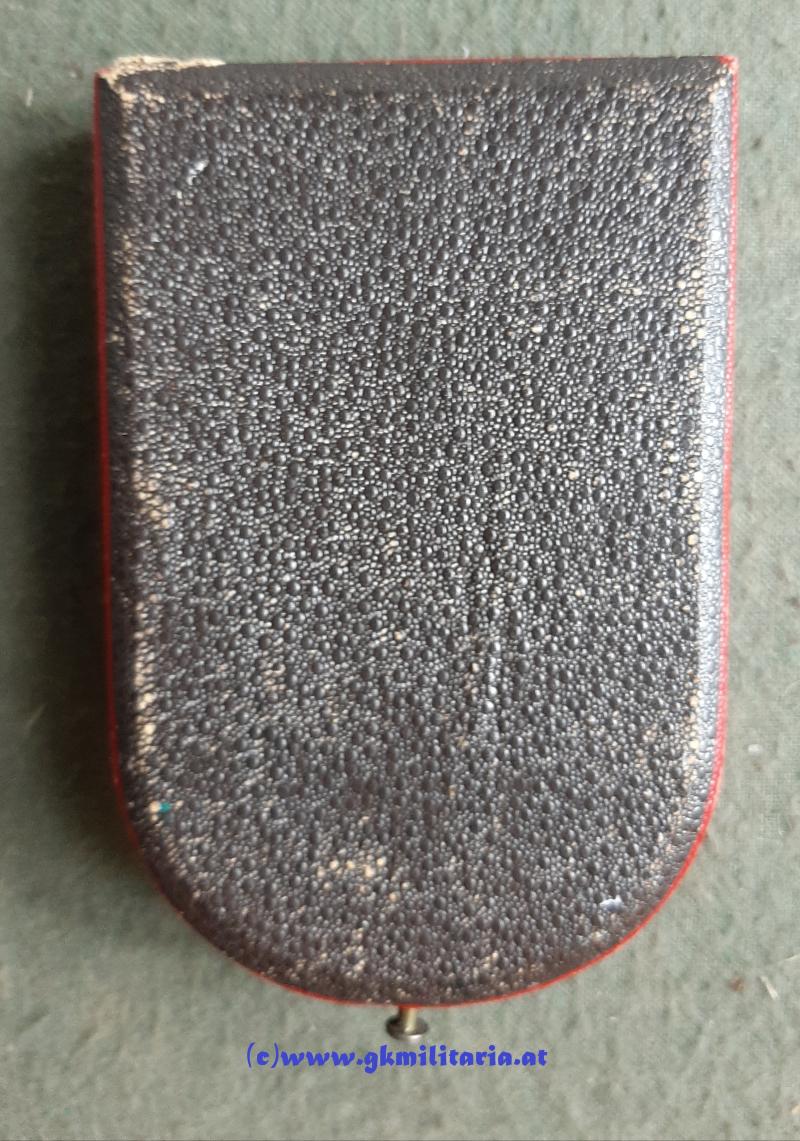 k.u.k. Silberne Militärverdienstmedaille Kaiser Franz Josef I. m. Schwertern - im varianten Etui Tiller Wien -