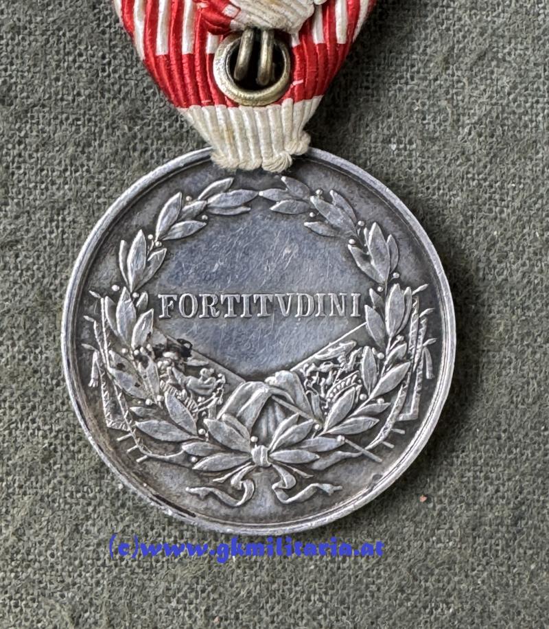 Silberne Tapferkeitsmedaille 2. Klasse Kaiser Karl I. mit WH-Spange - Zimbler!!