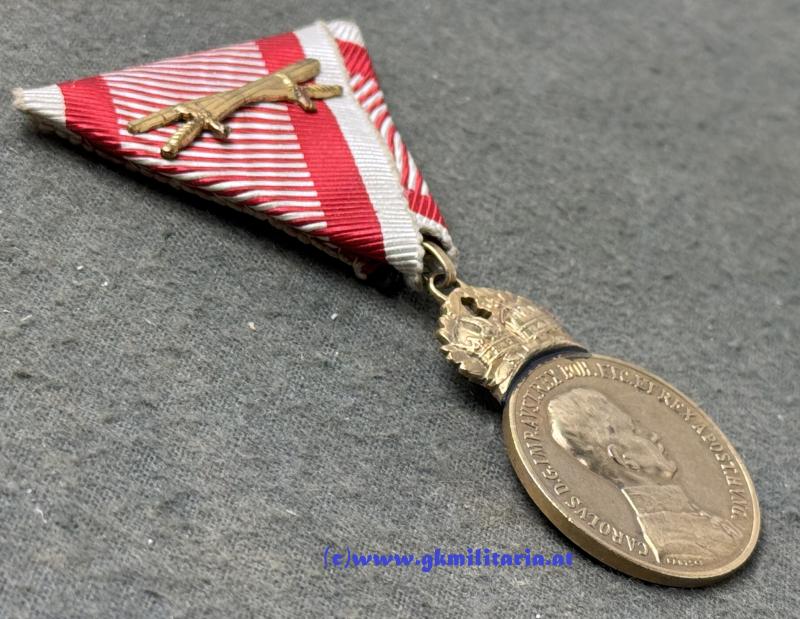 k.u.k. bronzene Militärverdienstmedaille Kaiser Karl mit Schwertern im Kartonetui!