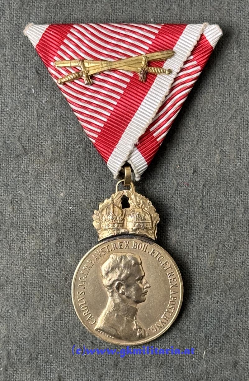 k.u.k. bronzene Militärverdienstmedaille Kaiser Karl mit Schwertern im Kartonetui!