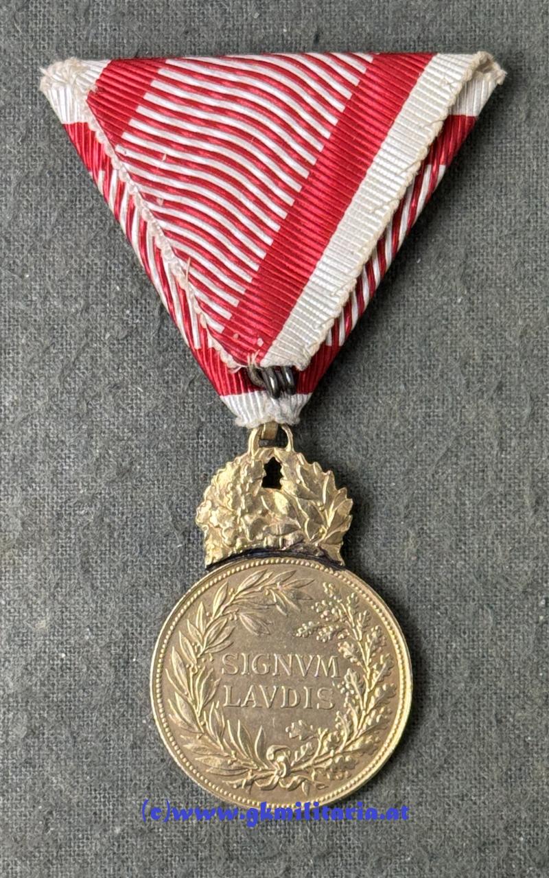 k.u.k. bronzene Militärverdienstmedaille Kaiser Karl mit Schwertern im Kartonetui!