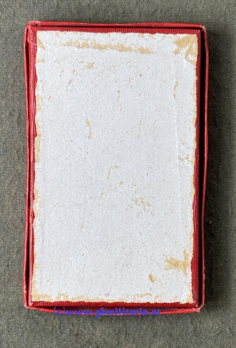 k.u.k. bronzene Militärverdienstmedaille Kaiser Karl mit Schwertern im Kartonetui!