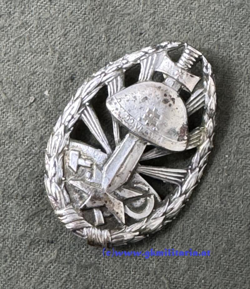 Slowakisches Erinnerungs-Abzeichen Feldzug gegen die Sowjetunion - 1. Stufe!! - Selten!