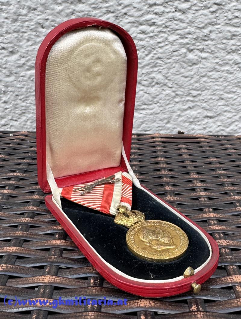 k.u.k. Bronzene Militärverdienstmedaille Kaiser Franz Josef I. mit Schwertern im Etui!
