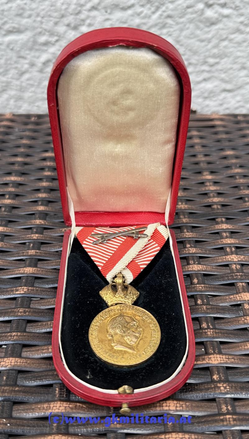 k.u.k. Bronzene Militärverdienstmedaille Kaiser Franz Josef I. mit Schwertern im Etui!