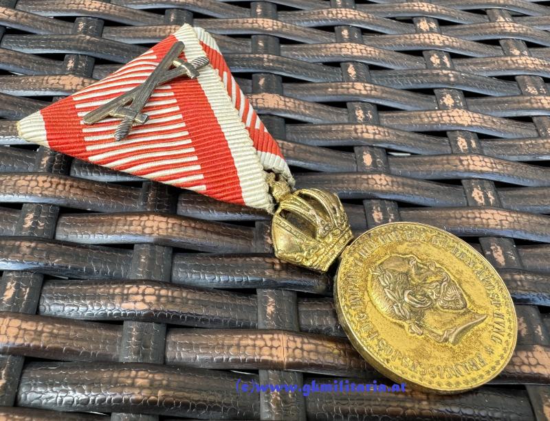 k.u.k. Bronzene Militärverdienstmedaille Kaiser Franz Josef I. mit Schwertern im Etui!