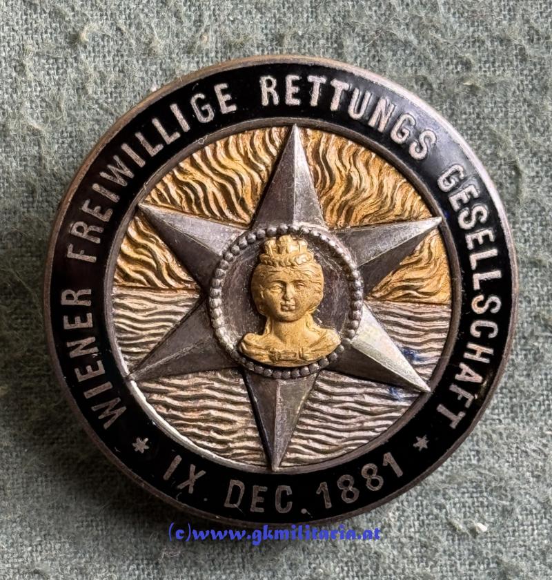 Abzeichen - WIENER FREIWILLIGEN RETTUNGS GESELLSCHAFT - IX.DEC. 1881 im original ETUI!!