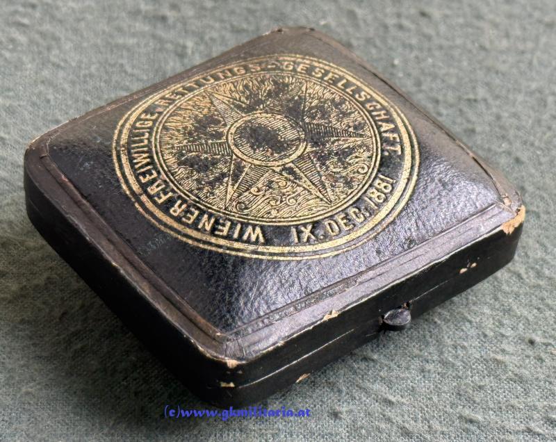 Abzeichen - WIENER FREIWILLIGEN RETTUNGS GESELLSCHAFT - IX.DEC. 1881 im original ETUI!!