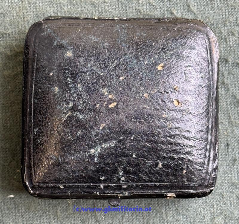 Abzeichen - WIENER FREIWILLIGEN RETTUNGS GESELLSCHAFT - IX.DEC. 1881 im original ETUI!!