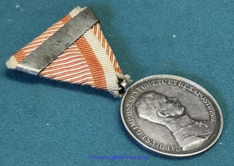 k.u.k. Silberne Tapferkeitsmedaille 1. Klasse Kaiser Karl I. mit WH-Spange!! - Silber!!