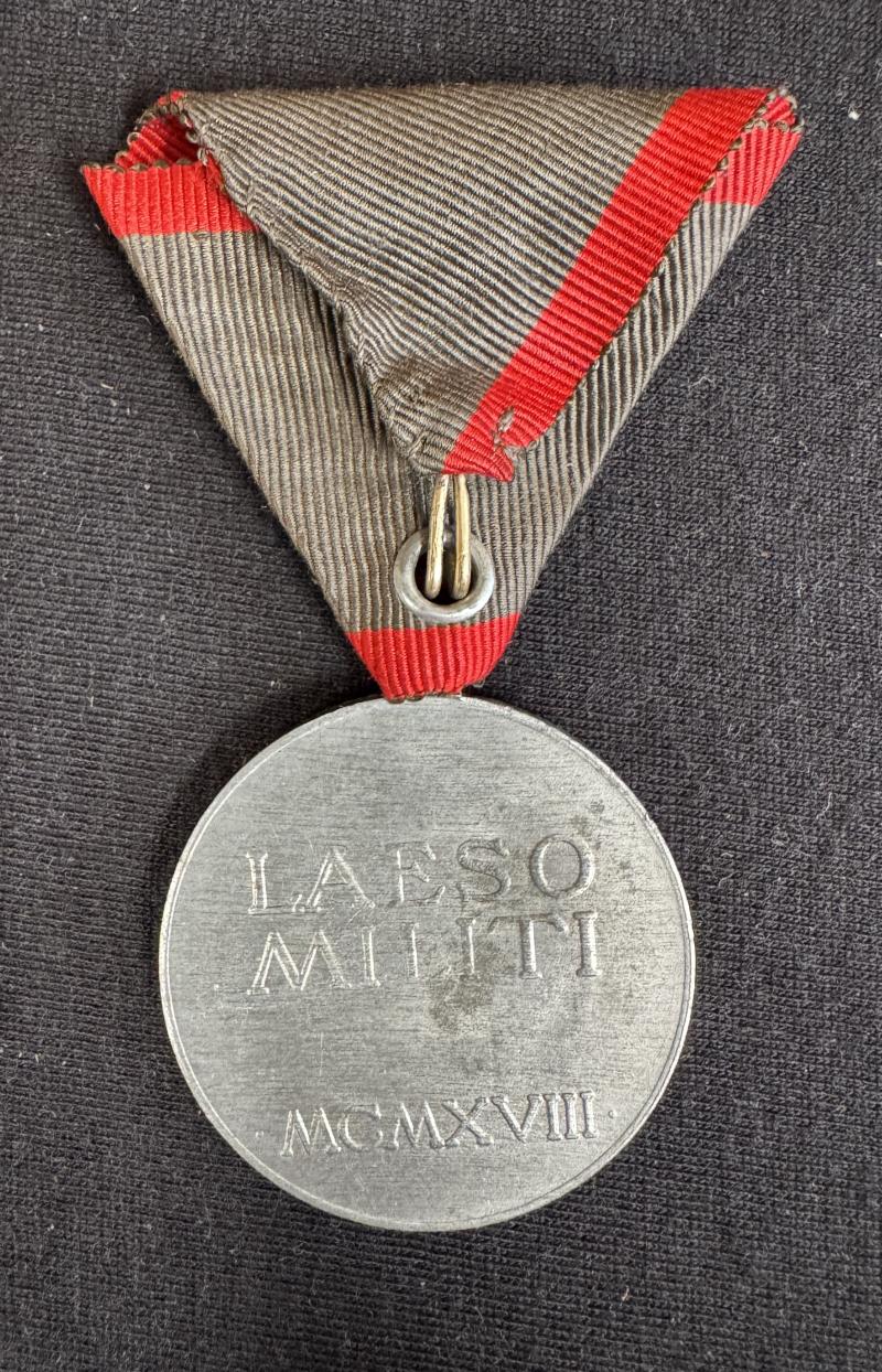6er Satz Verwundetenmedaille Kaiser Karl I. - MINT!