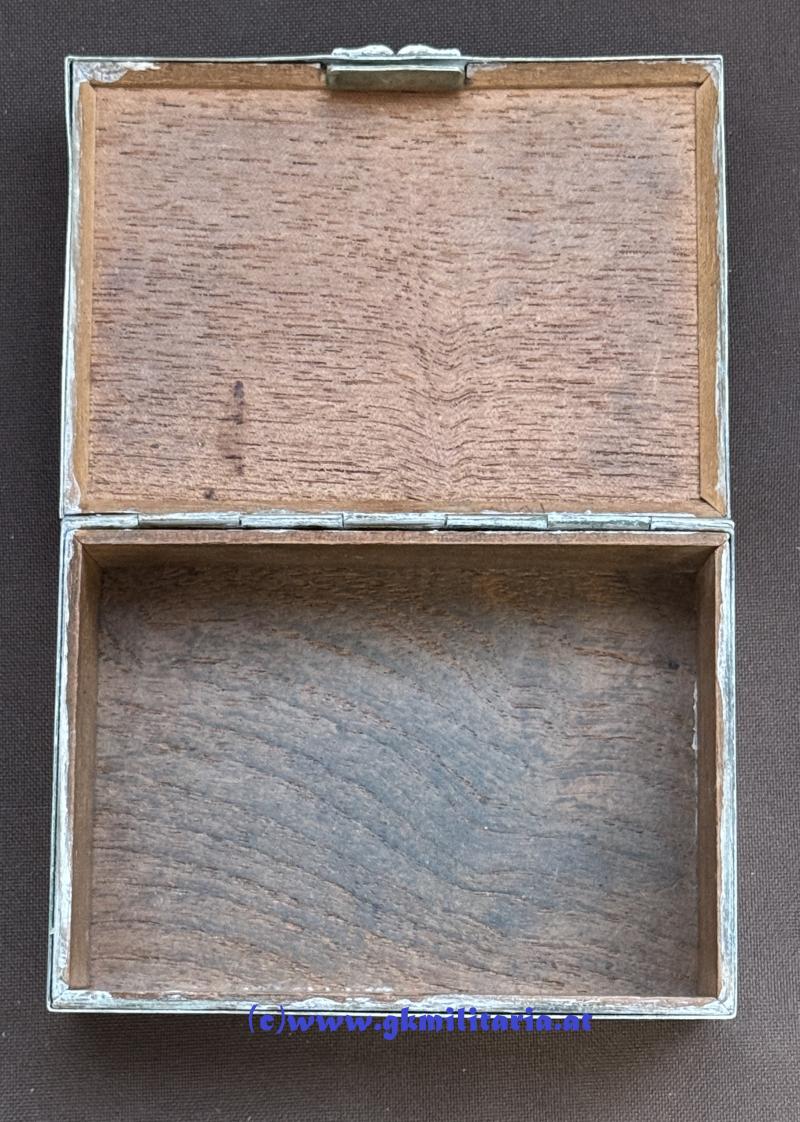 k.u.k. Zigarrendose - Offizielle Kriegsfürsorge - Unterschriften: Kaiser Franz Joseph I., Erzherzog Eugen, Erzherzog Carl usw.!