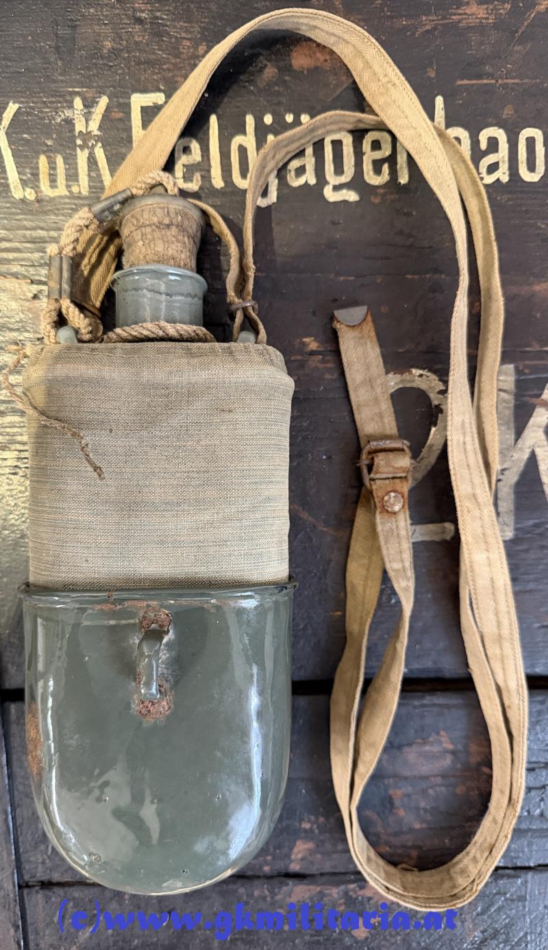 k.u.k. Feldflasche mit Becher, Leinensack und Trageriemen!