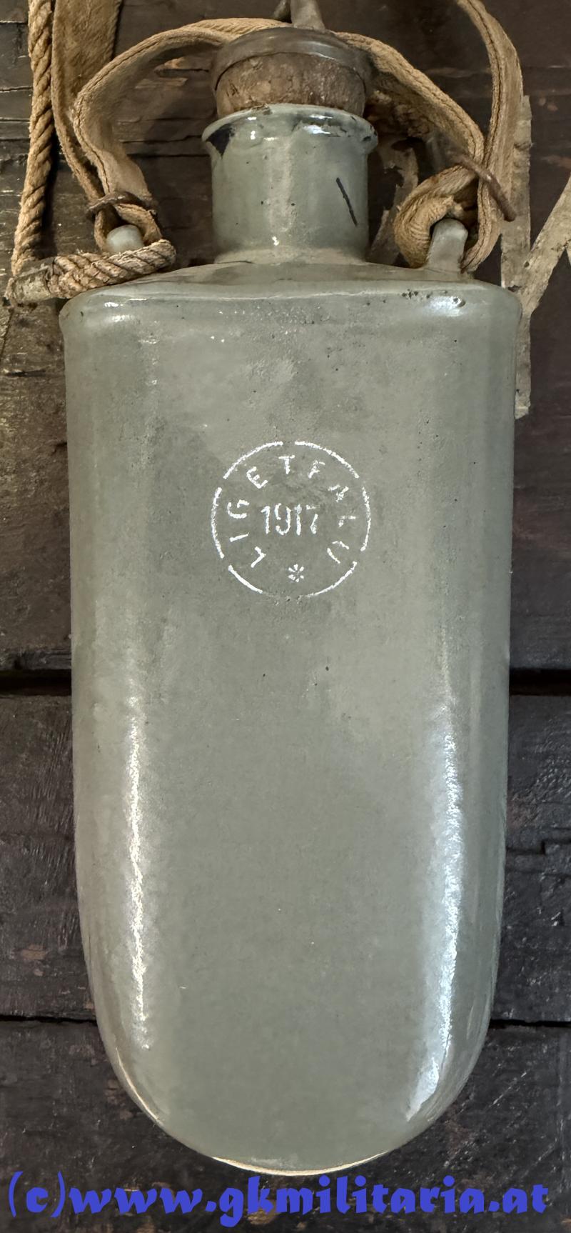 k.u.k. Feldflasche mit Becher, Leinensack und Trageriemen!