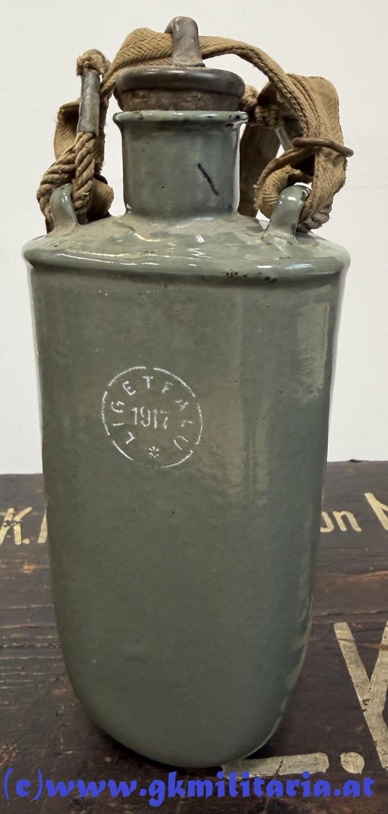 k.u.k. Feldflasche mit Becher, Leinensack und Trageriemen!