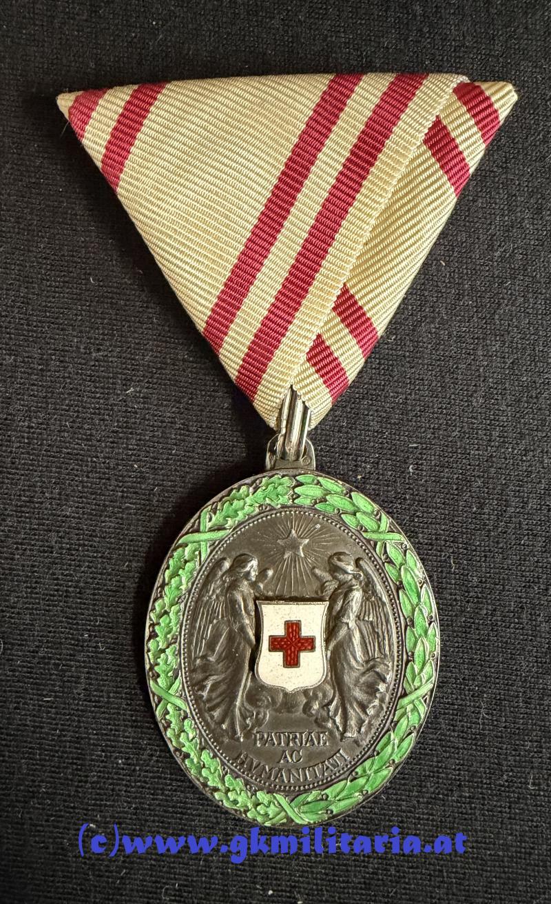 k.u.k. Silberne Ehrenmedaille v. Roten Kreuz mit KD - TOP PATINA!! Hersteller J. SOUVAL!!