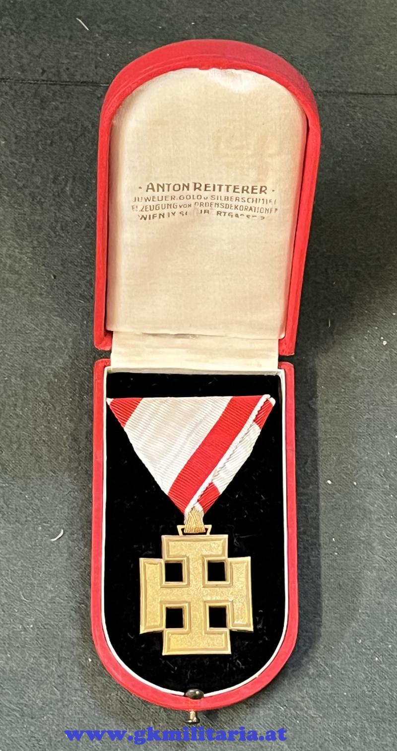 Bundesstaat - Österreichisches Goldenes Verdienstzeichen im Original Etui - MINT!