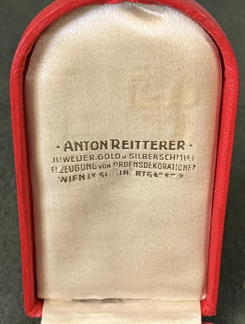 Bundesstaat - Österreichisches Goldenes Verdienstzeichen im Original Etui - MINT!