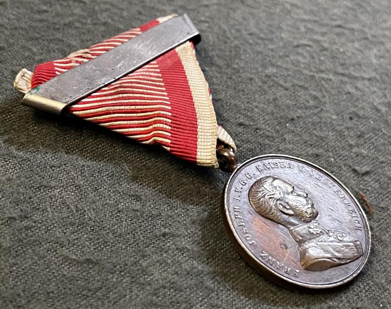 k.u.k. Bronzene Tapferkeitsmedaille Kaiser Franz Josef mit Wiederholungsspange - Zimbler gestempelt!