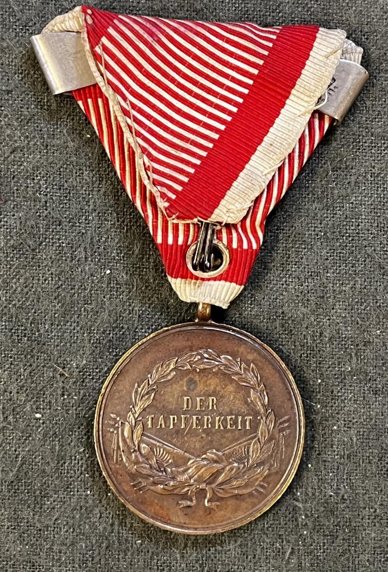 k.u.k. Bronzene Tapferkeitsmedaille Kaiser Franz Josef mit Wiederholungsspange - Zimbler gestempelt!