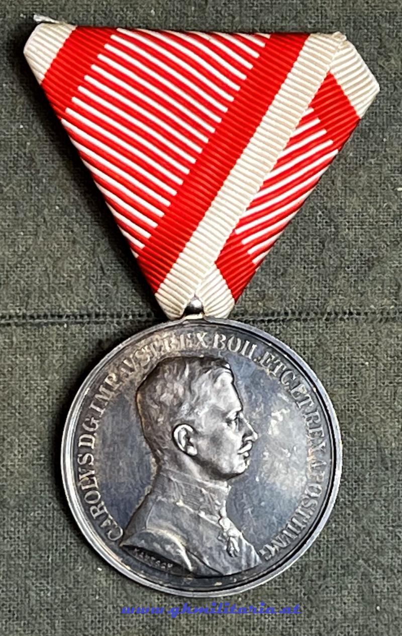 k.u.k. Silberne Tapferkeitsmedaille 1. Klasse Kaiser Karl I. - Silber punziert! - TOP PATINA!