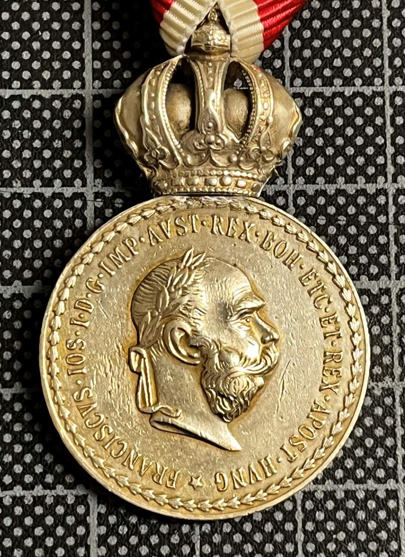 k.u.k. Silberne Militärverdienstmedaille Kaiser Franz Josef I. mit Schwertern! - größere Variante 32mm!!