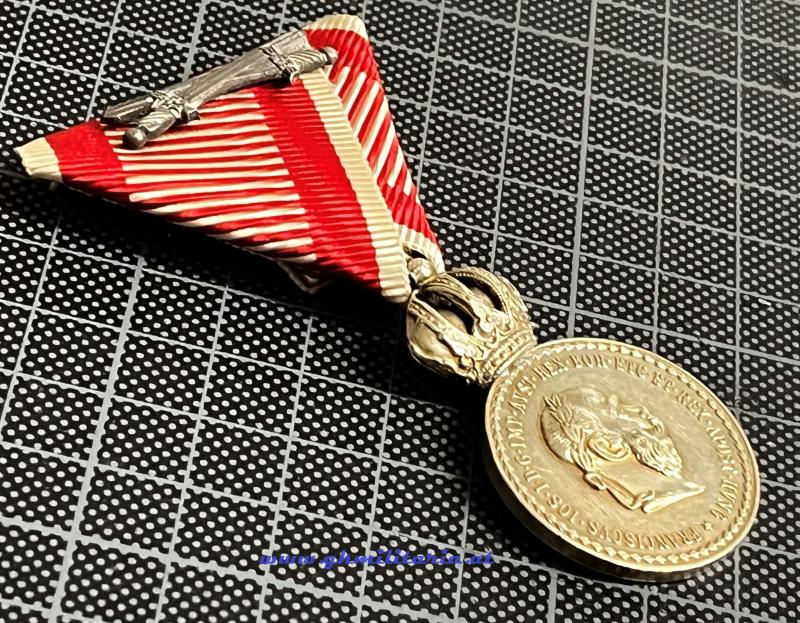 k.u.k. Silberne Militärverdienstmedaille Kaiser Franz Josef I. mit Schwertern! - größere Variante 32mm!!