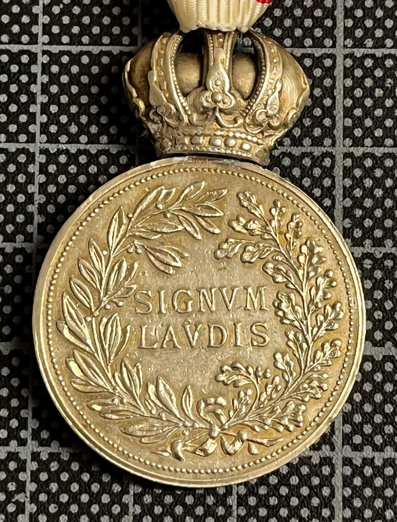 k.u.k. Silberne Militärverdienstmedaille Kaiser Franz Josef I. mit Schwertern! - größere Variante 32mm!!